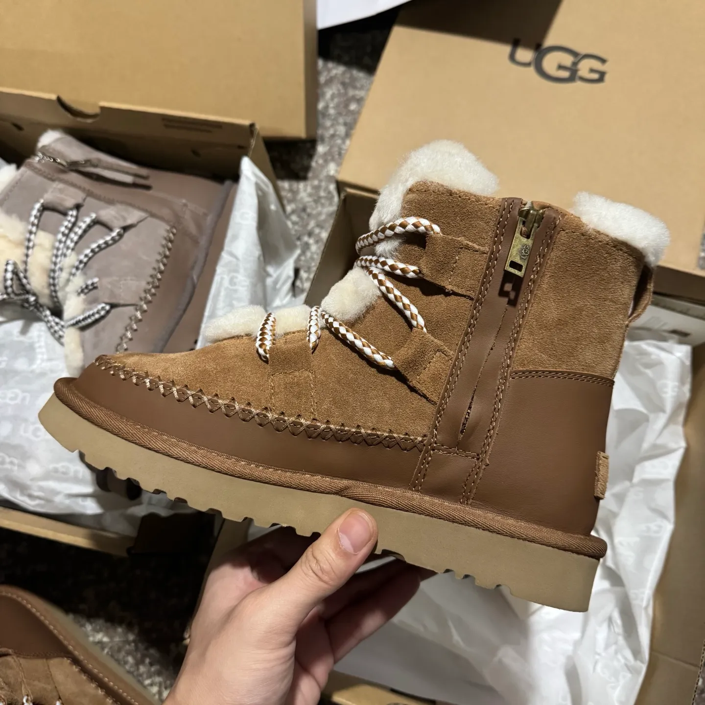 Self-pickup💰640 UGG Classic Novelty Split Cow Leather Round Toe Thick Sole Short Tube Snow Boots Women’s Reindeer Brown Arrive❗️